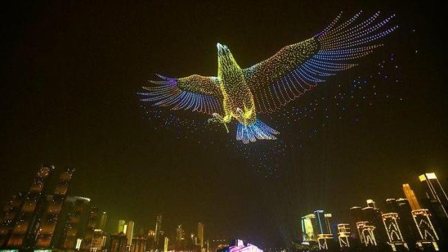 精彩全运喜迎新年无人机飞行表演 光影盛宴点亮山城夜空