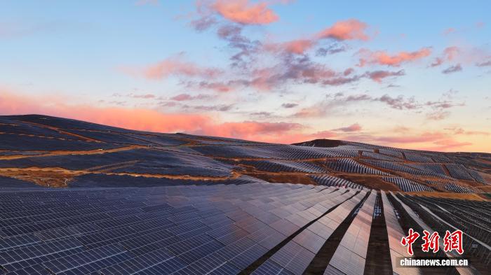 四川雅砻江两座百万千瓦光伏电站同步投产发电