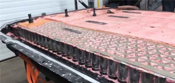 特斯拉4680电池黄了!曾毓群早告诉过马斯克:永远不会成功